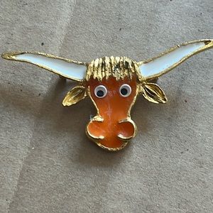 MR WE SIGNED VINTAGE LONG HORNED STEER BROOCH, enamel/gold plated